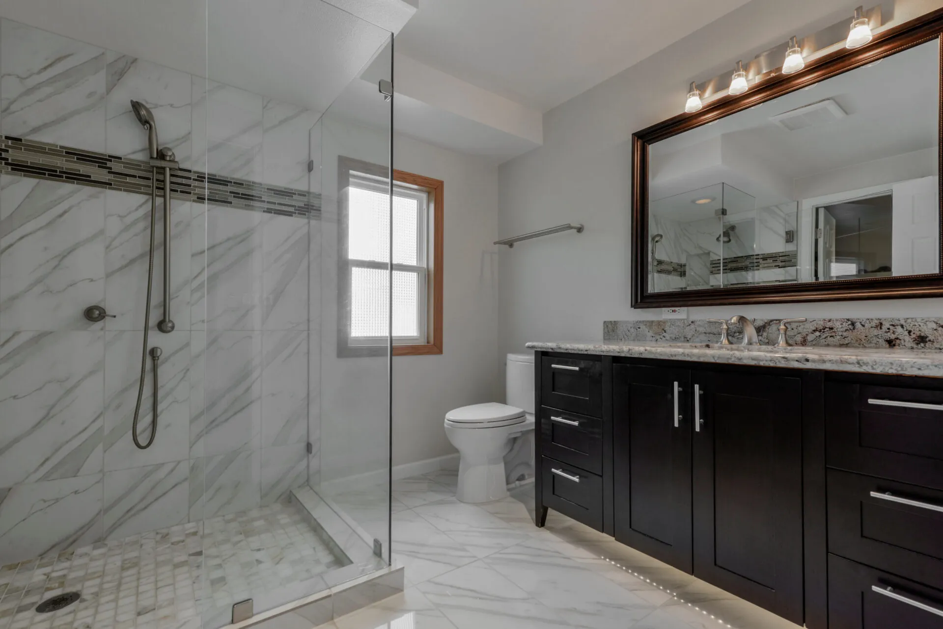 Renton,,Wa,Usa,-,March,19,,2018:,Modern,Bathroom,Interior