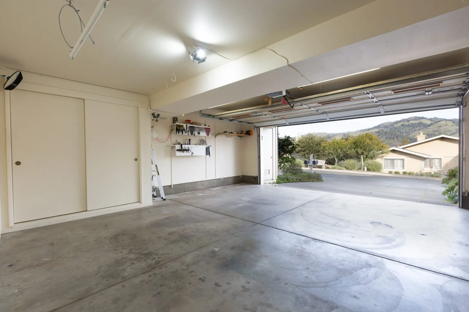 Attached,Garage,In,Wine,Country,,Cement,Slab,,Cabinetry,,Organized,,Clean