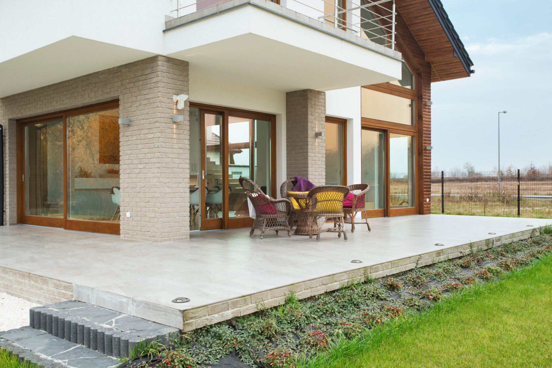 Big,Modern,Residence,With,Marble,Porch